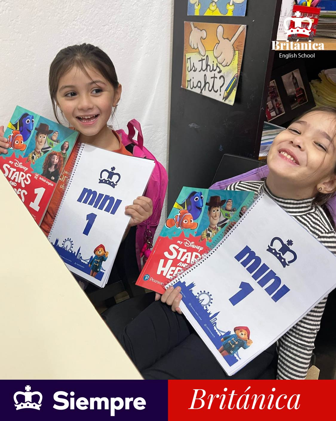 Estudiantes con material de Británica English School